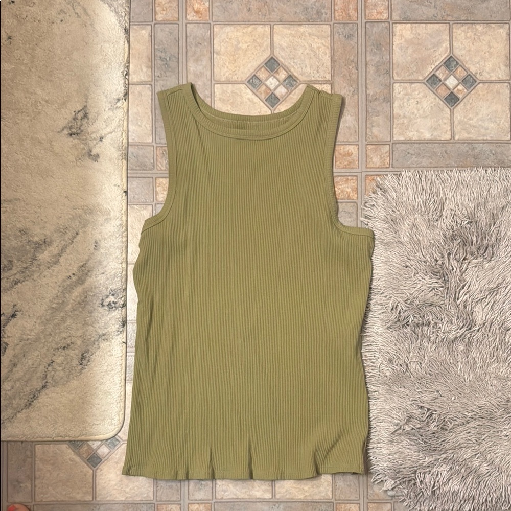 Ribbed tank